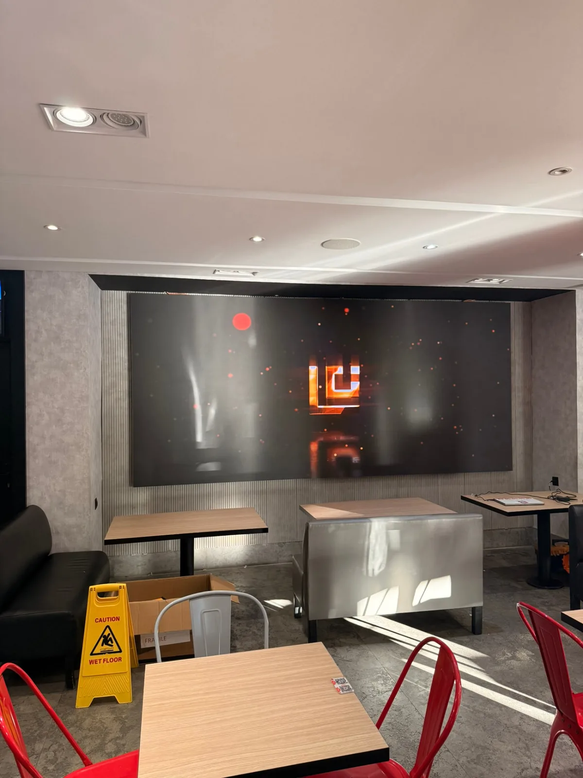Mur LED intérieur installé par Starled — Megalight, Maroc