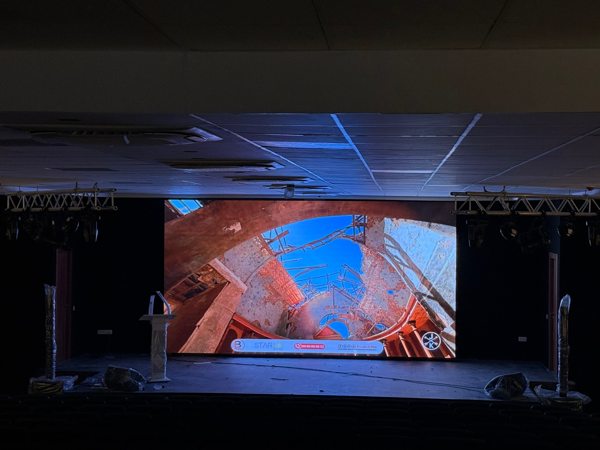 Écran LED de scène allumé pendant la configuration